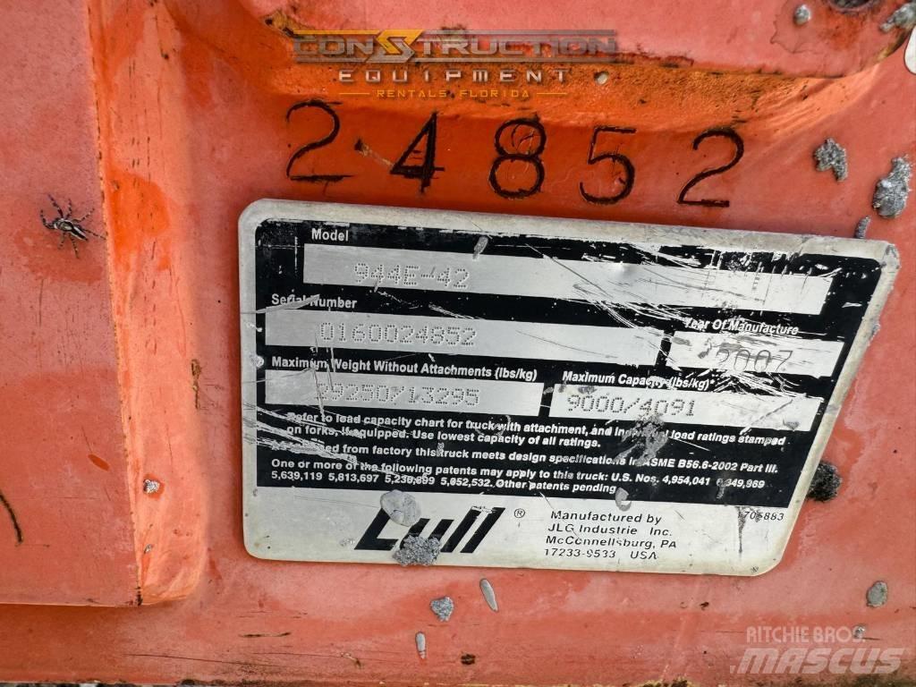 JLG 944 E-42 Iné