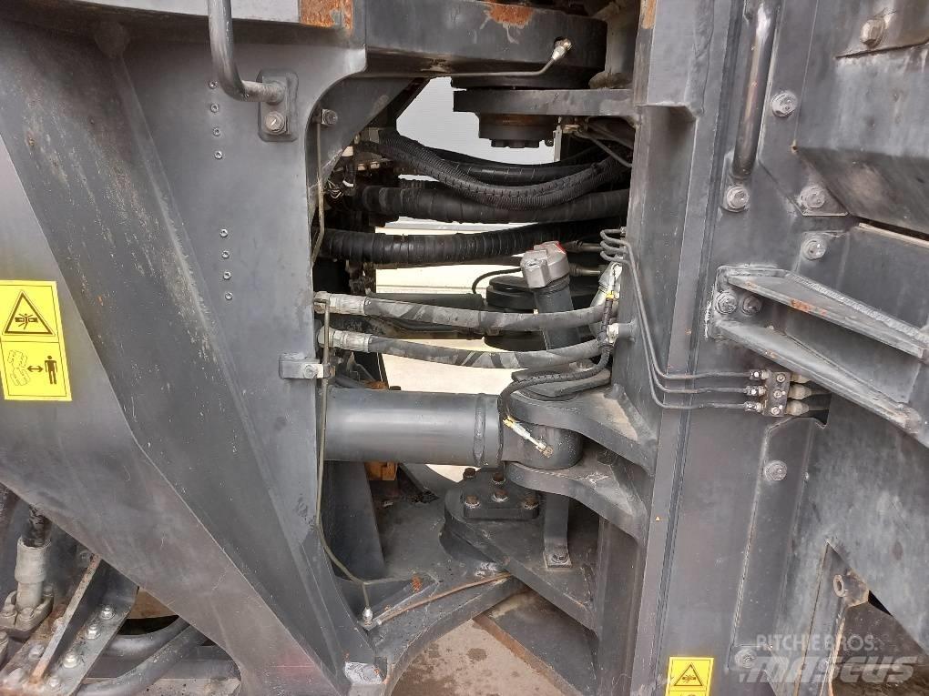 Komatsu WA500-7 Kolesové nakladače