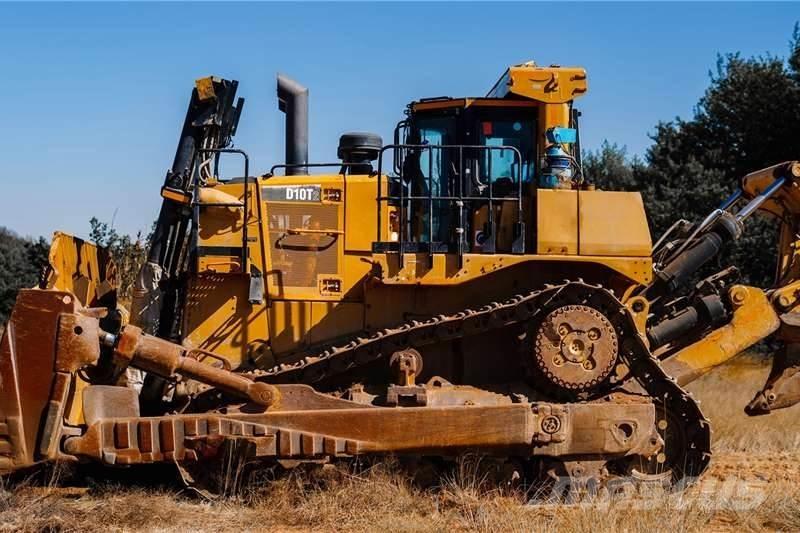 CAT D10T Pásové dozéry