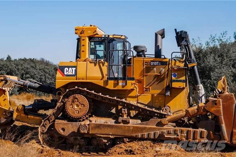 CAT D10T Pásové dozéry