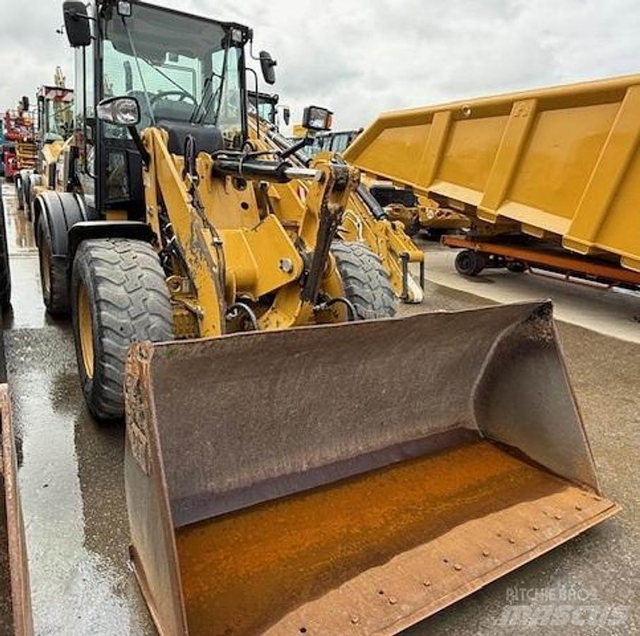 CAT 908M Kolesové nakladače