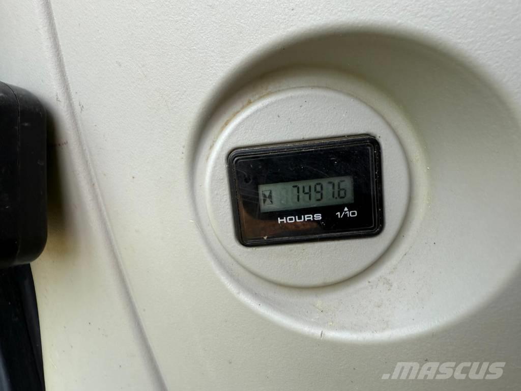 Kobelco SK 210 LC Pásové rýpadlá