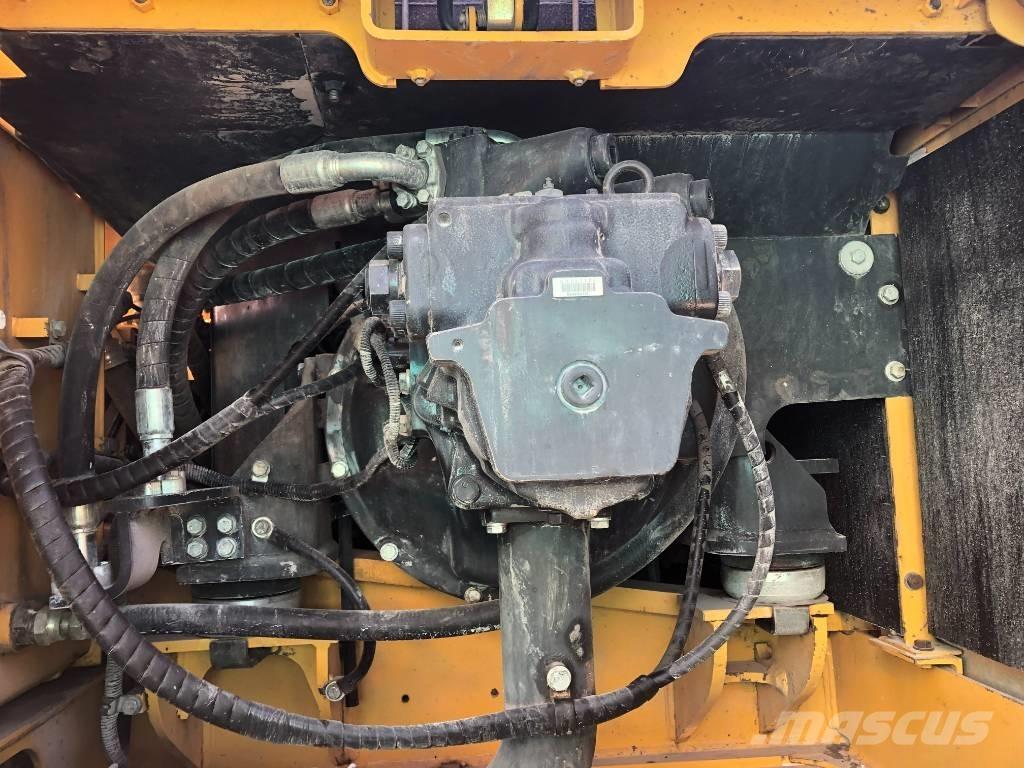 Komatsu 350 Pásové rýpadlá