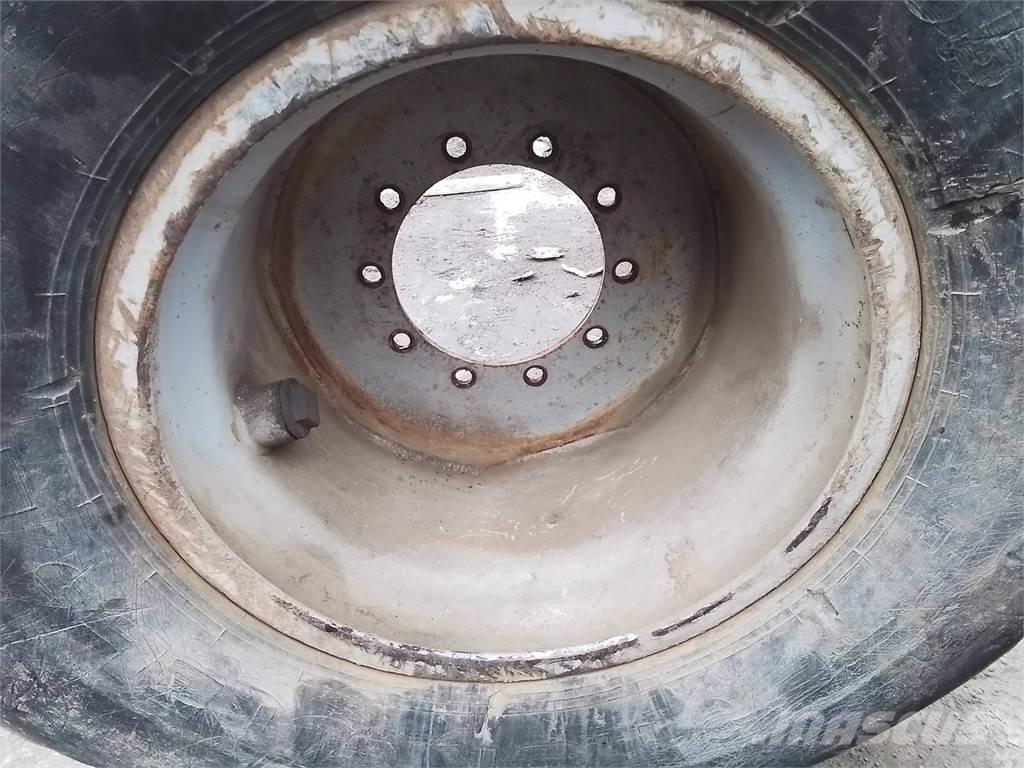 Valmet 890 20x26,5 Pneumatiky, kolesá a ráfiky