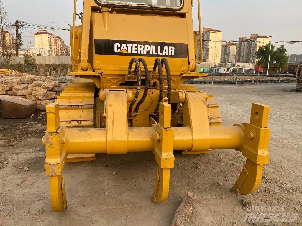 CAT D 6 D Pásové dozéry