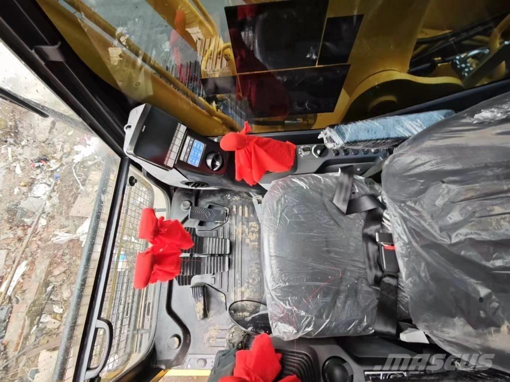 Komatsu PC 220-8 Pásové rýpadlá