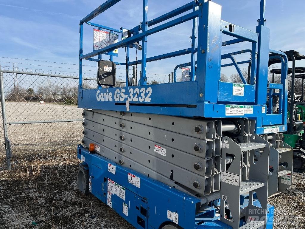 Genie GS 3232 Nožnicové zdvíhacie plošiny