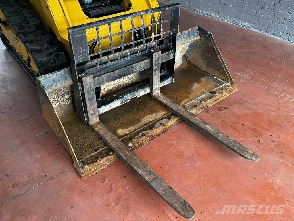 CAT 259 D Šmykom riadené nakladače