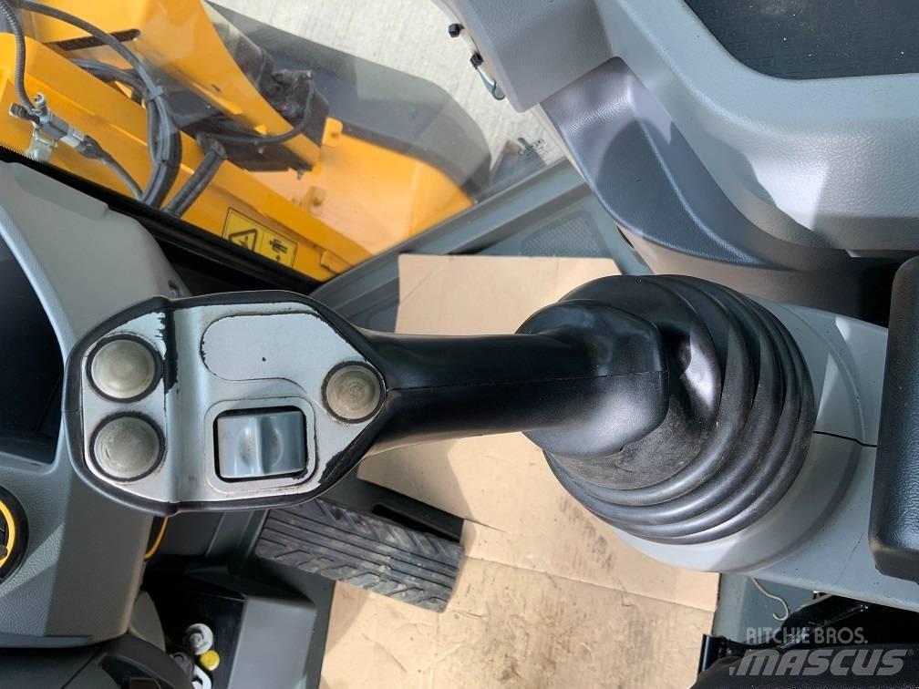 JCB 437 HT Kolesové nakladače