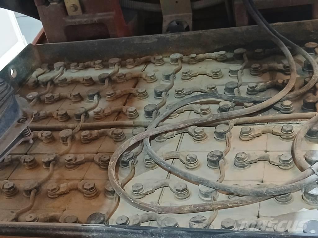 Linde E25/600-336 Akumulátorové vozíky