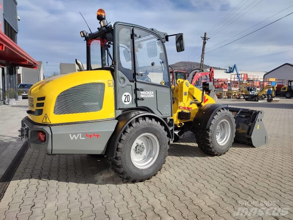 Wacker Neuson WL 44 Kolesové nakladače