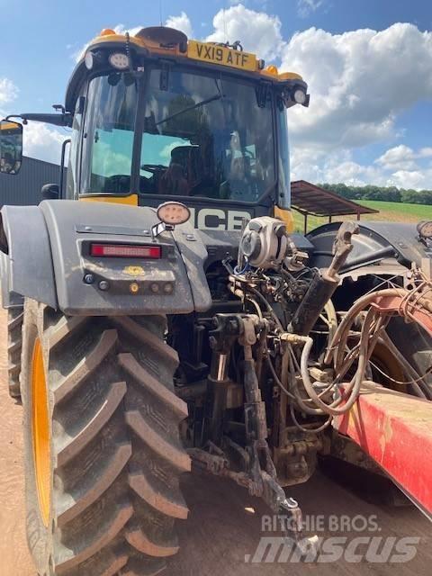 JCB Fastrac 4220 Traktory