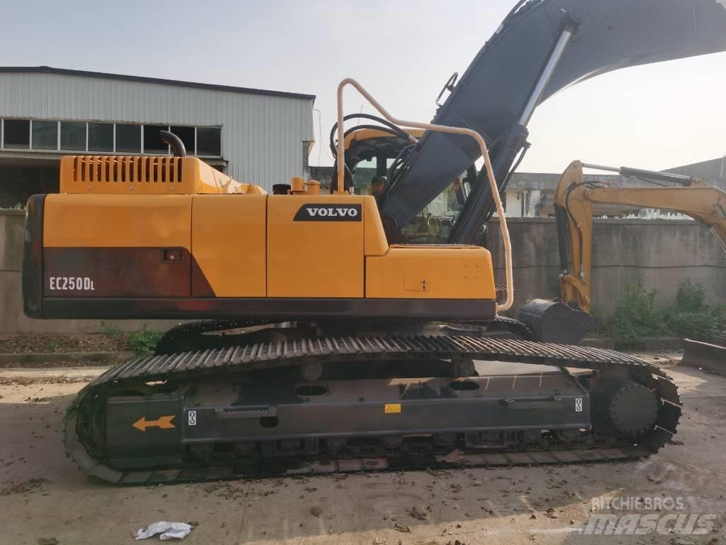 Volvo EC 250 D L Pásové rýpadlá