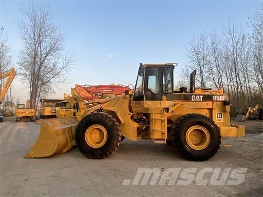 CAT 950F Kolesové nakladače