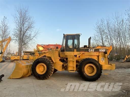 CAT 950F Kolesové nakladače