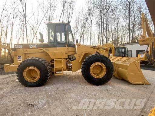 CAT 950F Kolesové nakladače