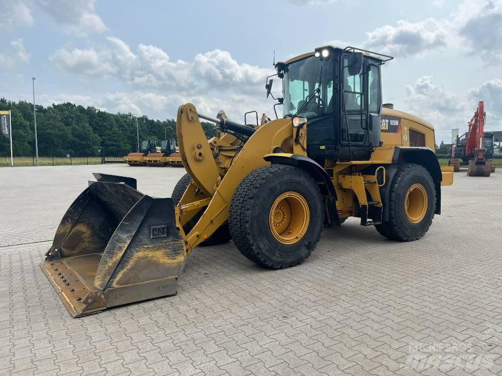 CAT 926M Kolesové nakladače