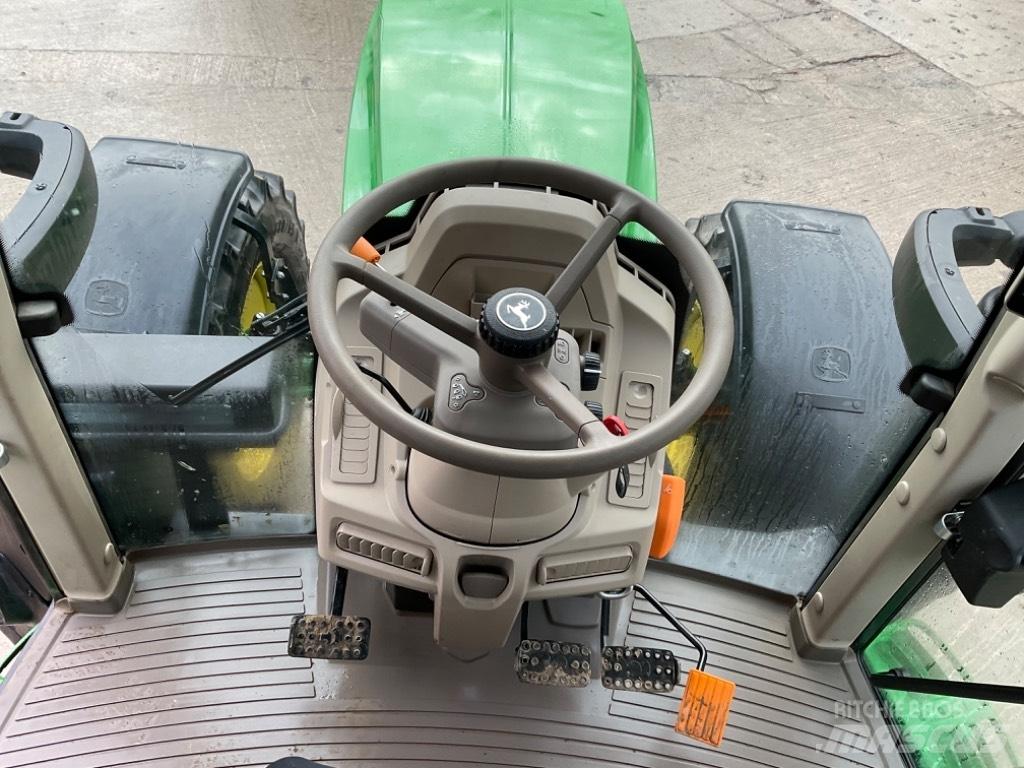 John Deere 6130 M Traktory