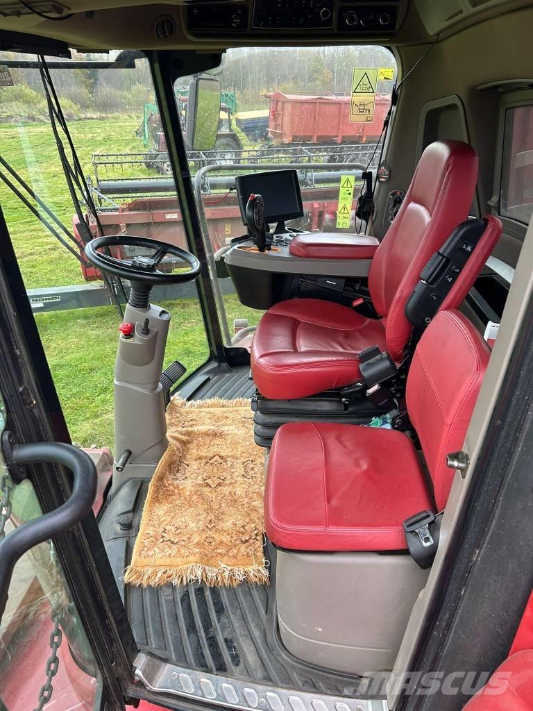 Case IH 8250 Kombinované zberacie stroje