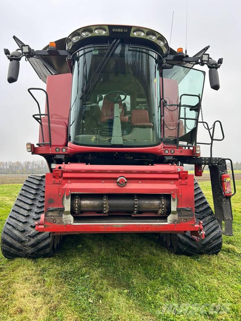 Case IH 8250 Kombinované zberacie stroje