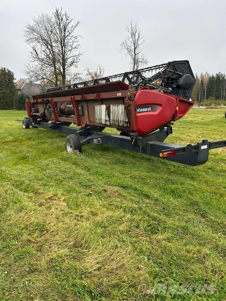 Case IH 8250 Kombinované zberacie stroje