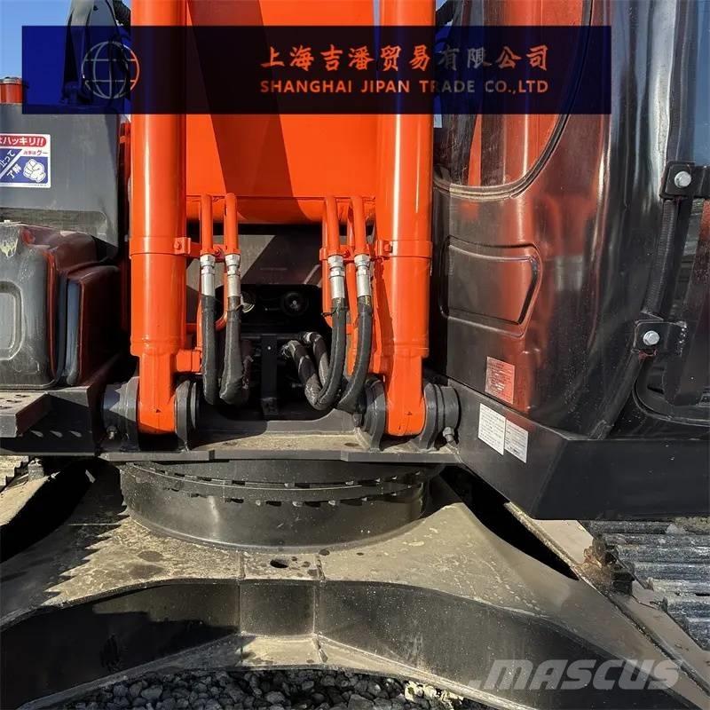 Hitachi ZX 200 Pásové rýpadlá