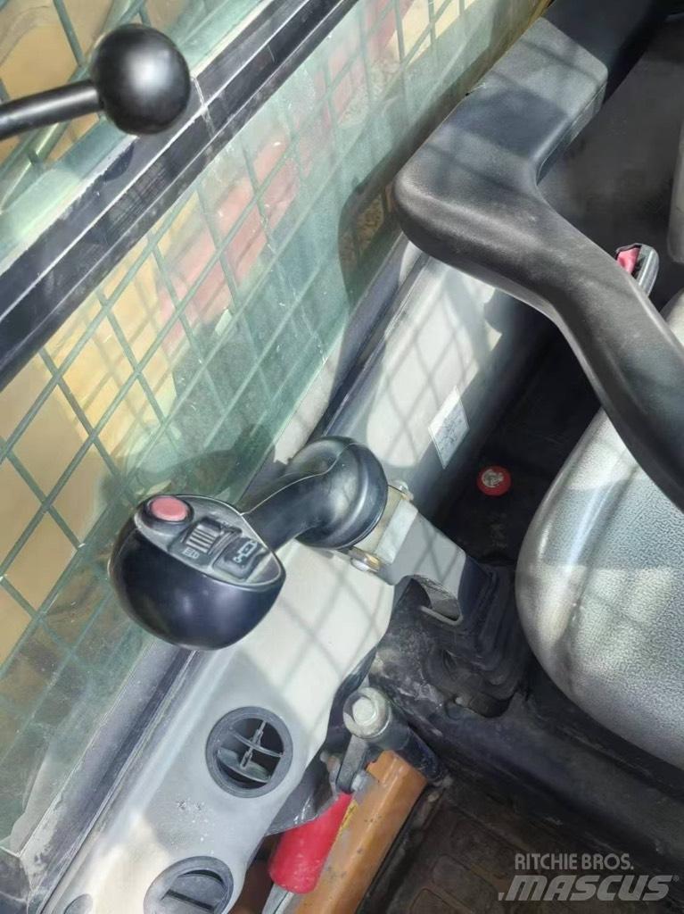 CASE SR 200 Šmykom riadené nakladače