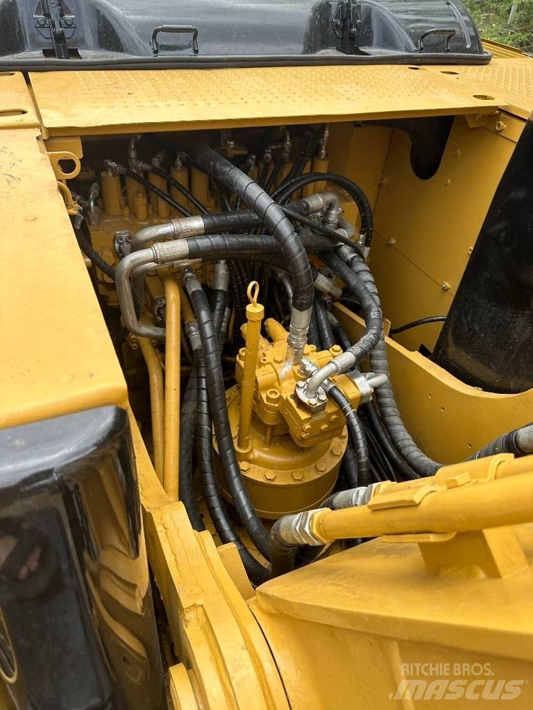 CAT 320D Pásové rýpadlá