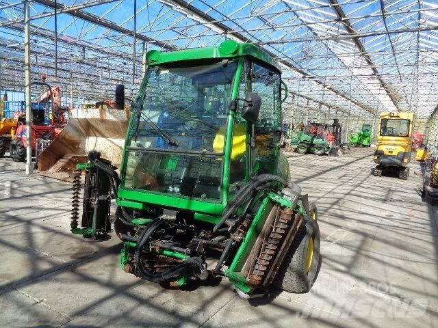 John Deere 3235C Samochodné kosačky