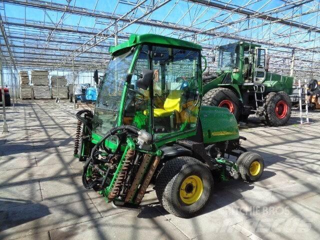 John Deere 3235C Samochodné kosačky