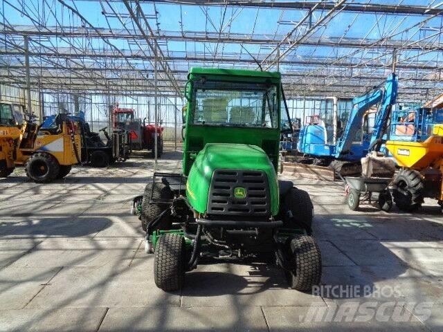 John Deere 3235C Samochodné kosačky