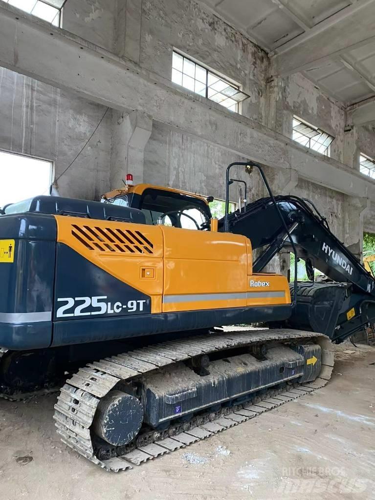 Hyundai 225LC-9 Pásové rýpadlá