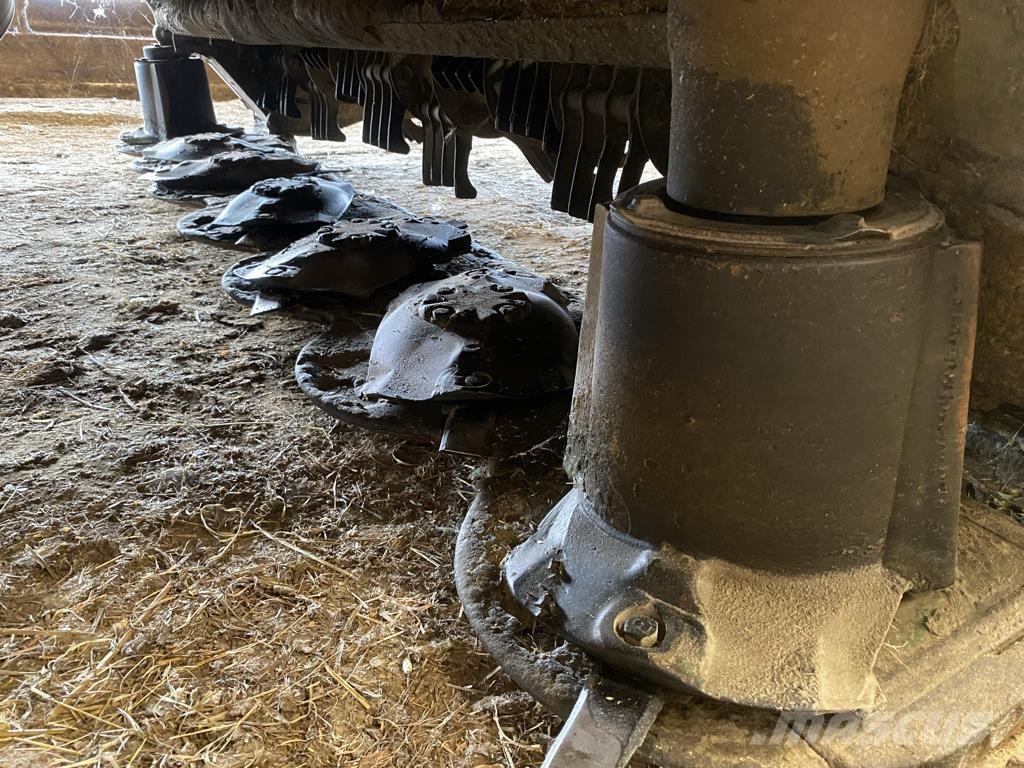 John Deere F 310 R Kosačky namontované a ťahané