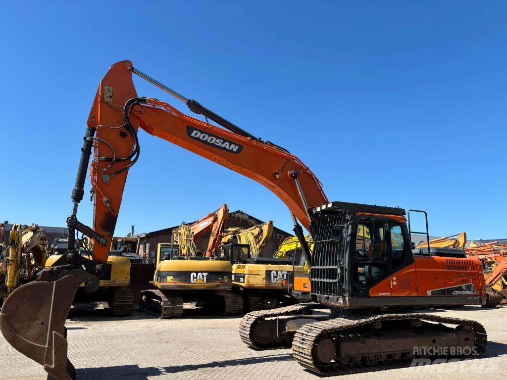 Doosan DX 255 NLC-5 Pásové rýpadlá