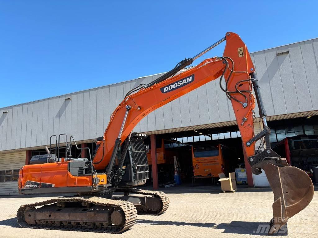 Doosan DX 255 NLC-5 Pásové rýpadlá