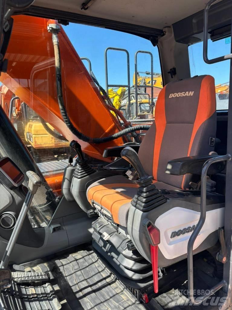 Doosan DX 255 NLC-5 Pásové rýpadlá