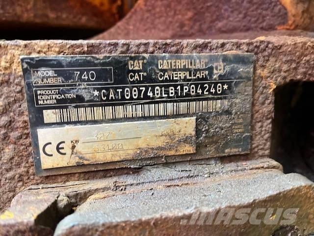 CAT 740 Kĺbové nákladné autá