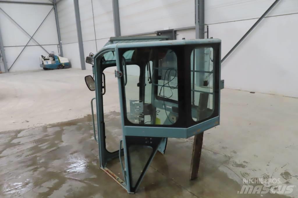 Yanmar Vio 75 Kabíny a interiér