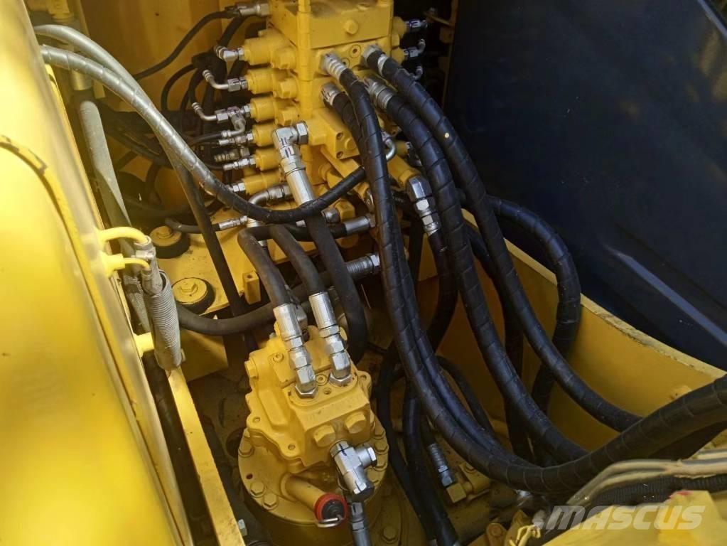 Komatsu PC130-7 Pásové rýpadlá