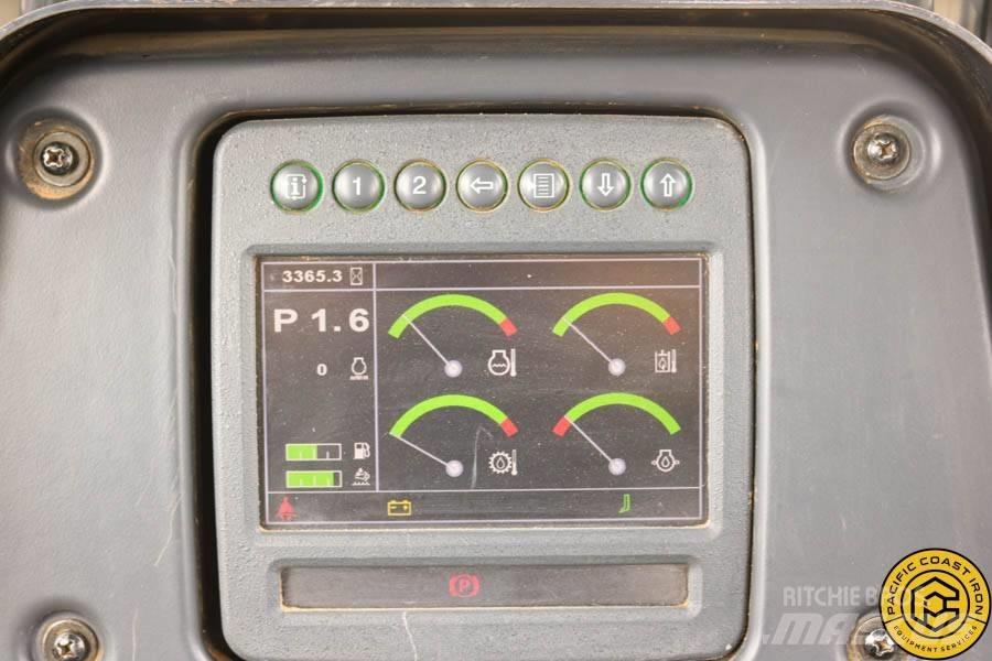 DEERE 750K XLT Pásové dozéry