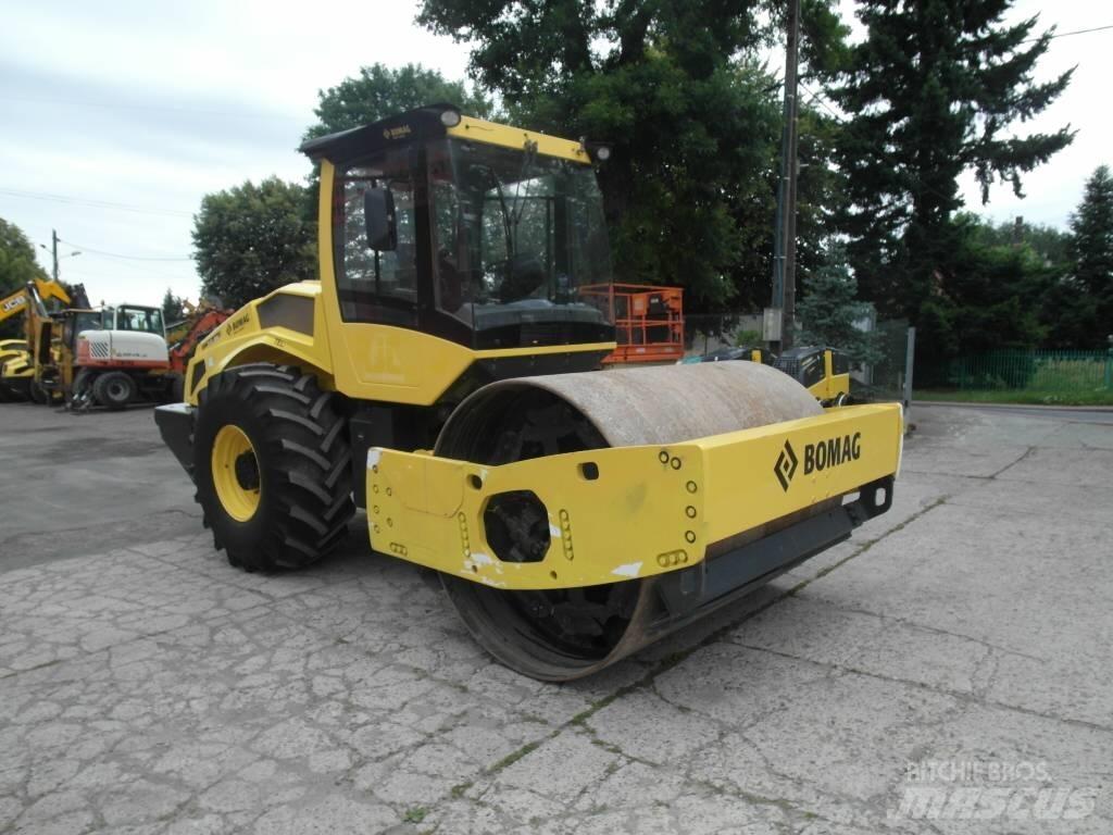 Bomag BW 213 DH-5 Ťahačové valce