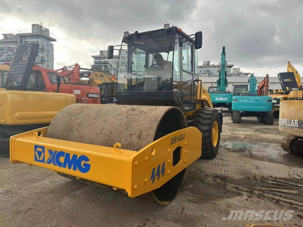 XCMG XS 143 J Ťahačové valce
