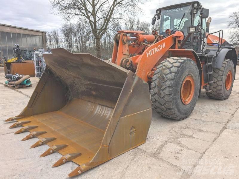Hitachi ZW 330 Kolesové nakladače