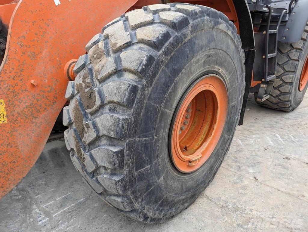 Hitachi ZW 330 Kolesové nakladače