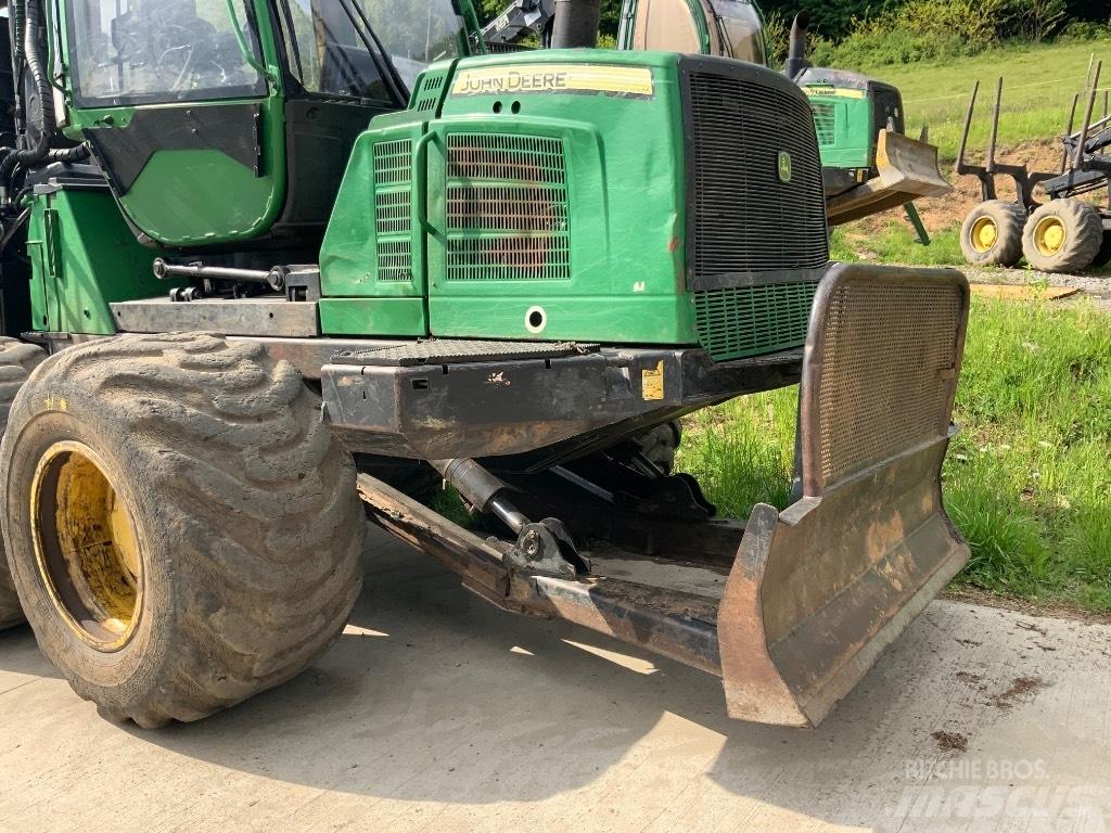 John Deere 1510 E Lesné traktory