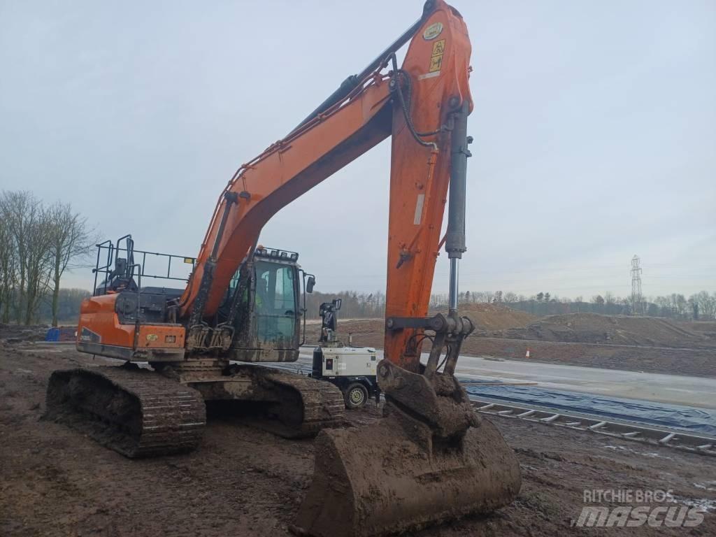 Doosan DX 225 LC-5 Pásové rýpadlá