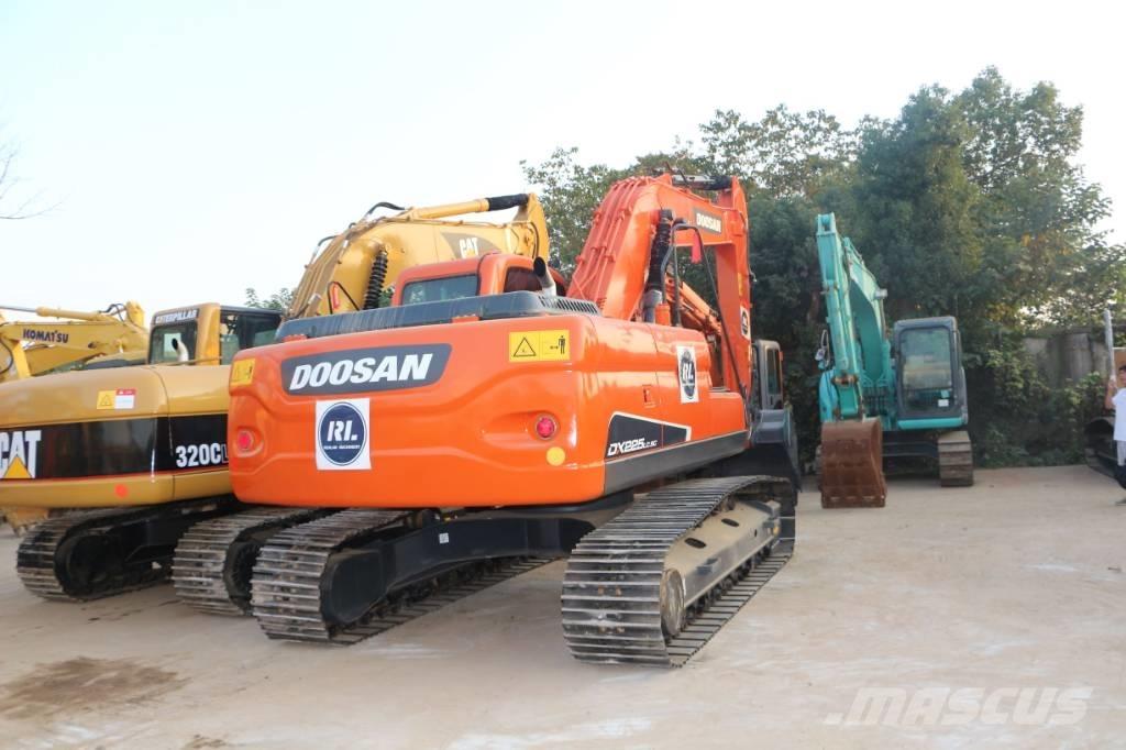 Doosan dx225 Pásové rýpadlá