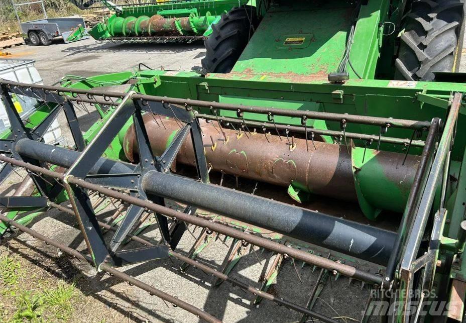 John Deere 1055 Kombinované zberacie stroje
