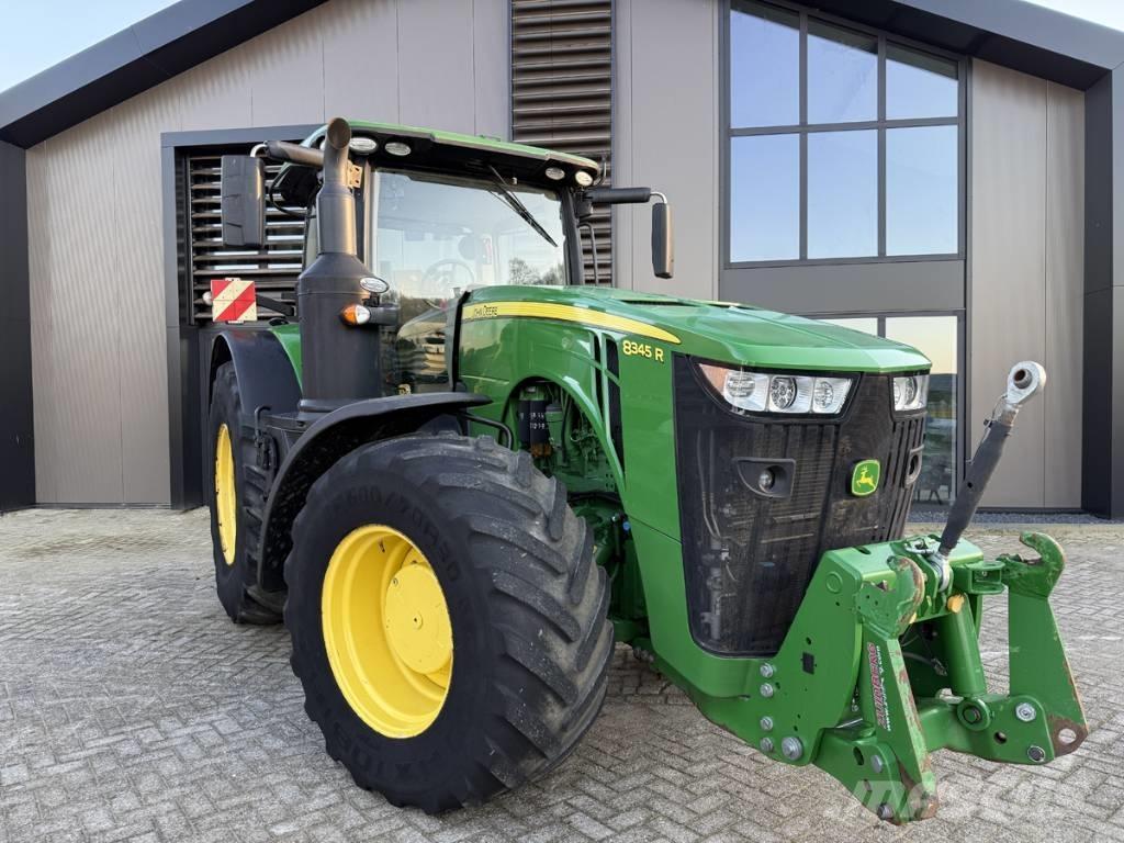 John Deere 8345 R Traktory