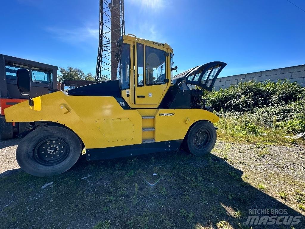 Bomag BW24RH Pneumatikové valce